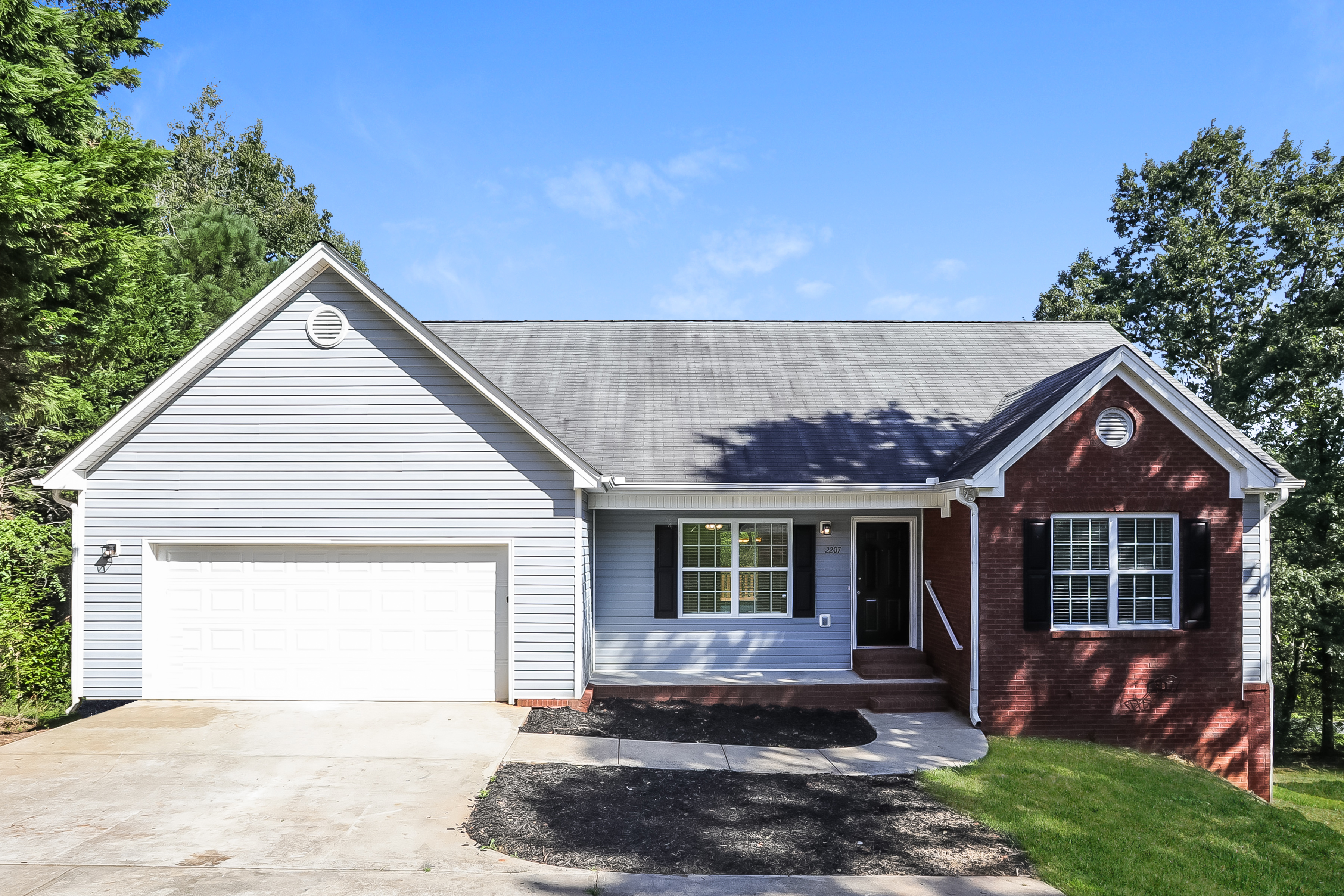 2207 CLARENDON CT NE CONYERS, GA 30012